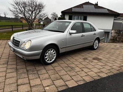 Silber Gebraucht 1999 Mercedes E280 Limousine | 7.000 € (Etwas zu teuer)