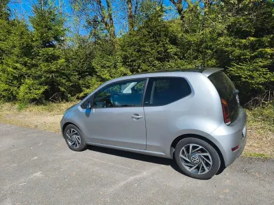 Usado VW up! Sound 75 CV (55 kW) 2017 Gris Utilitario