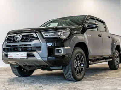 Neu Toyota HiLux 215 PS (158 kW) 2026 Tiefschwarz mica Pickup