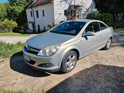 Używany Opel Astra Cabriolet 140 KM (102 kW) 2008 Srebrny Kabriolet
