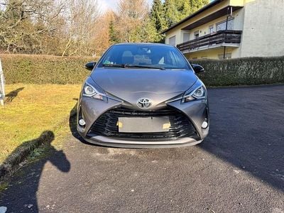 Gebraucht Toyota Yaris Style 111 PS (81 kW) 2019 Grau Kleinwagen