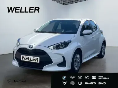 Gebraucht Toyota Yaris Hybrid Comfort 116 PS (85 kW) 2022 Weiss Kleinwagen