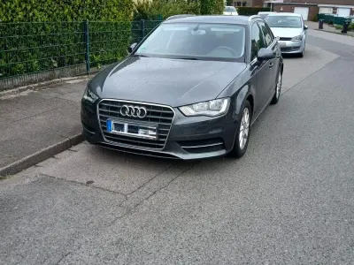 Gebraucht Audi A3 Attraction 110 PS (80 kW) 2014 Grau Limousine