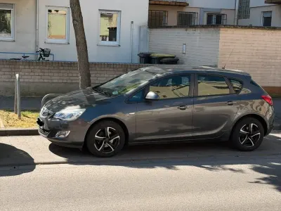 Gebraucht Opel Astra 120 PS (88 kW) 2011 Grau Coupé