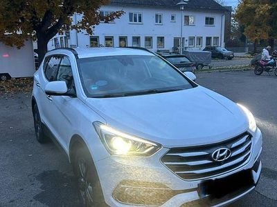 Second-hand Hyundai Santa Fe Premium 200 CP (147 kW) 2016 Alb SUV
