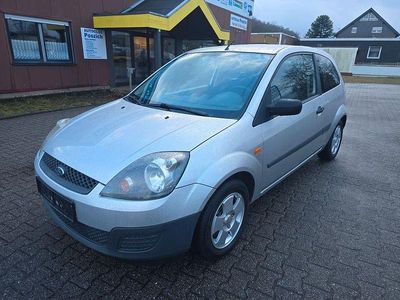 Gebraucht Ford Fiesta Ambiente 60 PS (44 kW) 2006 Silber Kleinwagen