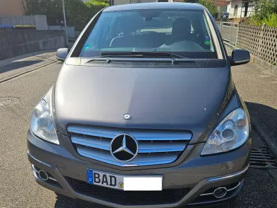 Gebraucht Mercedes B180 Sport Edition 109 PS (80 kW) 2010 Grau Kleinwagen