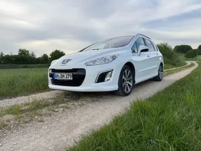 Używany Peugeot 308 SW Family 111 KM (81 kW) 2012 Biały Kombi