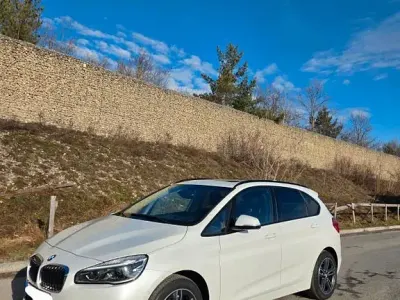 Gebraucht BMW 220 Active Tourer Sport Line 192 PS (141 kW) 2019 Weiß Van / Kleinbus