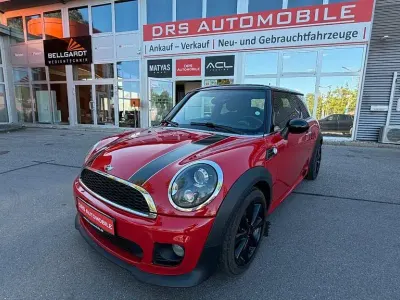 Gebraucht Mini John Cooper Works Chili 122 PS (89 kW) 2011 Chili (solar) red Kleinwagen