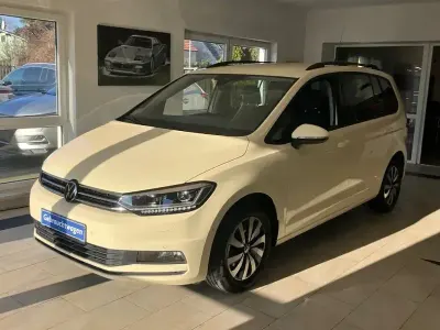 Gebraucht VW Touran 150 PS (110 kW) 2025 Hellelfenbein Van / Kleinbus