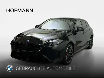 Gebraucht BMW M1 M Sport 300 PS (220 kW) 2025 Saphirschwarz metallic Coupé