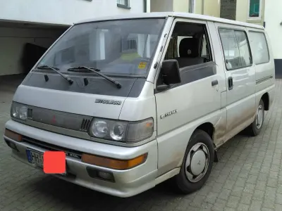 Gebraucht Mitsubishi L300 112 PS (82 kW) 1995 Silber Van / Kleinbus