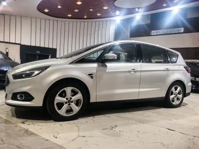 Używany Ford S-MAX Titanium 179 KM (131 kW) 2016 Srebrny Minivan