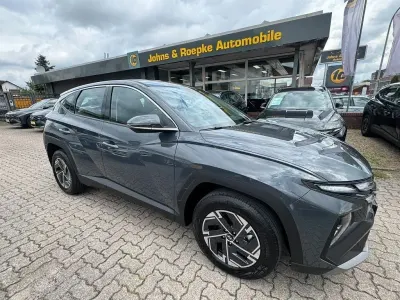 Neu Hyundai Tucson Comfort 150 PS (110 kW) 2026 Grau SUV