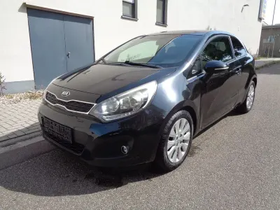 Używany Kia Rio Platinum Edition 90 KM (66 kW) 2014 Czarny Sedan/Limuzyna