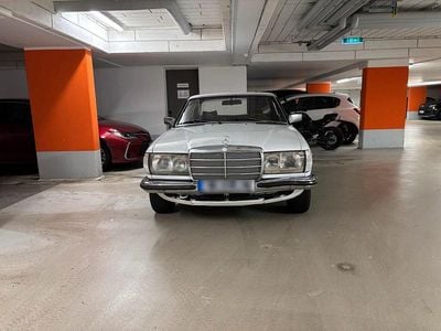 Gebraucht Mercedes 230 110 PS (80 kW) 1979 Weiß Coupé