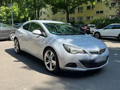 Gebraucht Opel Astra GTC 165 PS (121 kW) 2012 Silber Coupé