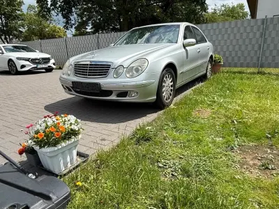 Gebraucht Mercedes E220 150 PS (110 kW) 2004 Silber Limousine