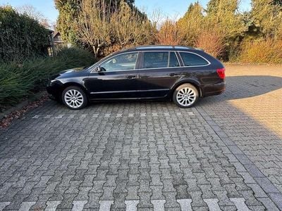Gebraucht Skoda Superb Ambition 170 PS (125 kW) 2013 Schwarz Kombi