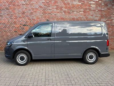Gebraucht VW Transporter 102 PS (75 kW) 2016 Grau Van
