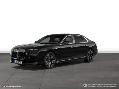 Gebraucht BMW M760e 571 PS (419 kW) 2025 Schwarz Limousine