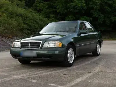 Gebraucht Mercedes 220 150 PS (110 kW) 1995 Grün Kombi