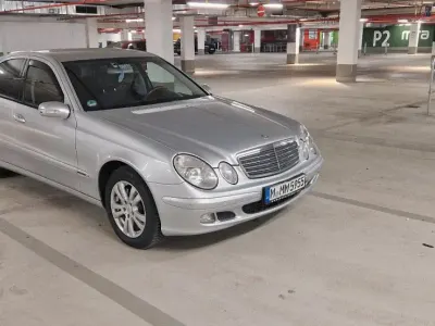 Gebraucht Mercedes E220 150 PS (110 kW) 2005 Silber Limousine