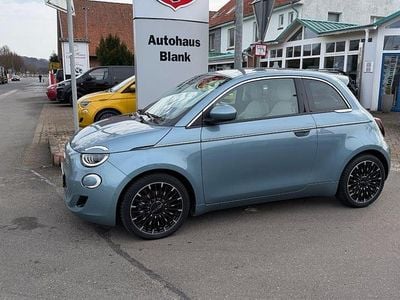 Gebraucht Fiat 500e La Prima 86 kW (118 PS) 2022 Blau Kleinwagen