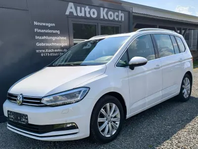 Gebraucht VW Touran Highline 150 PS (110 kW) 2019 Pure white Van / Kleinbus