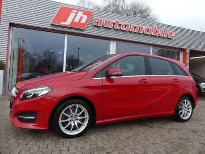 Gebraucht Mercedes B250 211 PS (155 kW) 2016 Rot Van / Kleinbus