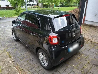 Usata Smart ForFour Electric Drive 60 kW (82 CV) 2021 Nero Utilitaria
