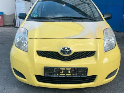 Używany Toyota Yaris 101 KM (74 kW) 2009 Żółty Hatchback