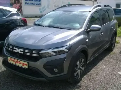 Gebraucht Dacia Jogger Expression 110 PS (80 kW) 2026 Dolomit garu metallic Van / Kleinbus