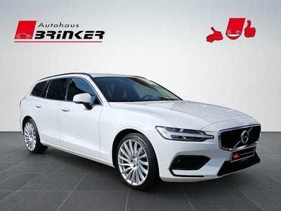 Gebraucht Volvo V60 Momentum 163 PS (119 kW) 2021 Ice white / solid Kombi