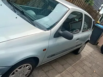 Gebraucht Renault Clio 75 PS (55 kW) 2000 Silber Kleinwagen