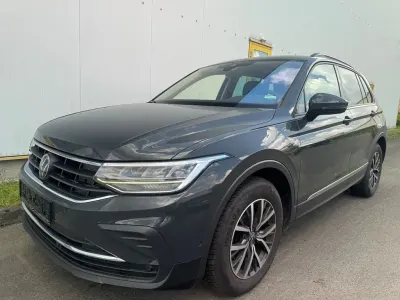 Gebraucht VW Tiguan Life 150 PS (110 kW) 2023 Grau SUV
