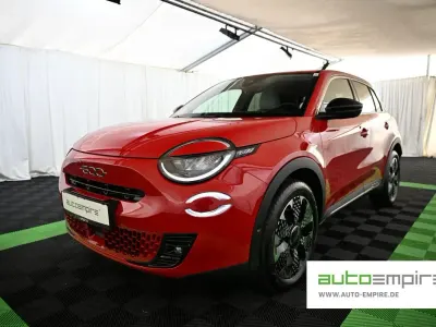 Gebraucht Fiat 600 La Prima 101 PS (74 kW) 2025 Rot SUV