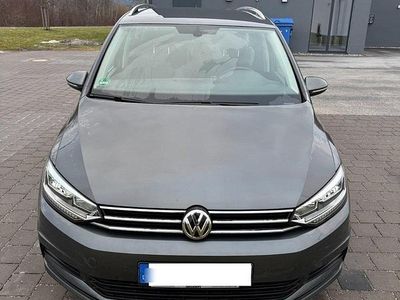 Gebraucht VW Touran Comfortline 150 PS (110 kW) 2018 Grau Van / Kleinbus