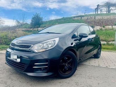 Second-hand Kia Rio DREAM-TEAM Edition 84 CP (61 kW) 2016 Negru Hatchback