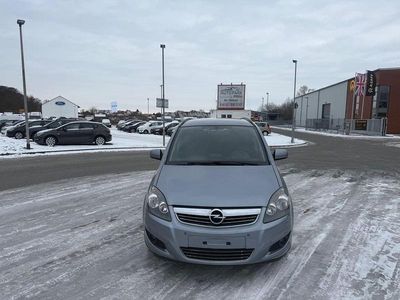 Silber Gebraucht 2011 Opel Zafira Design Edition Van / Kleinbus | 4.990 € (Etwas zu teuer)