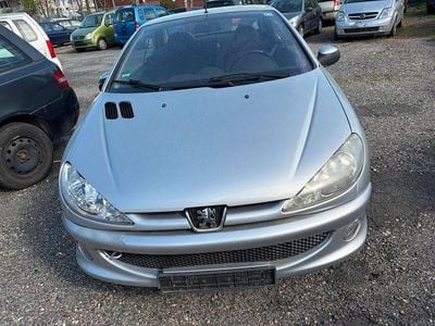 Begagnad Peugeot 206 CC Platinum 109 HK (80 kW) 2003 Silver Cab