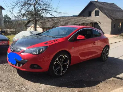 Używany Opel Astra GTC Edition 179 KM (131 kW) 2012 Czerwony Sedan/Limuzyna