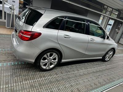 Mercedes B200