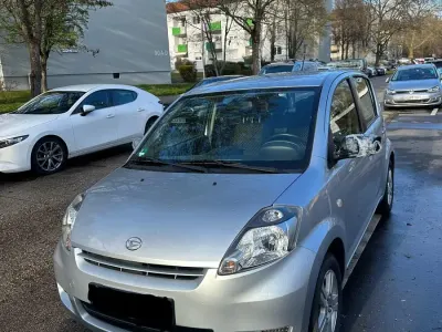 Gebraucht Daihatsu Sirion 91 PS (66 kW) 2009 Silber Kleinwagen
