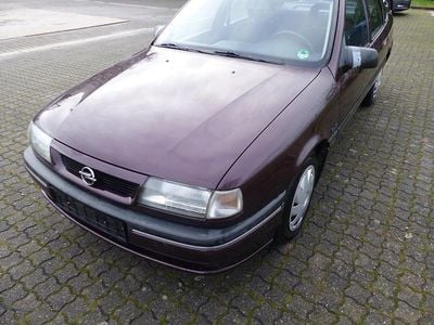 Rot Gebraucht 1993 Opel Vectra Limousine | 1.500 €