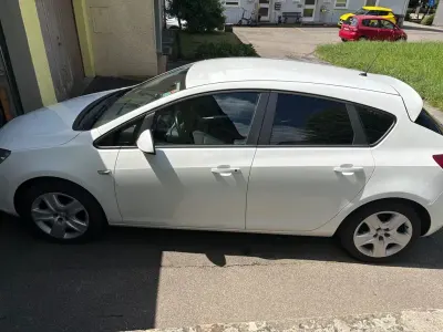 Gebraucht Opel Astra Innovation 120 PS (88 kW) 2011 Kombi