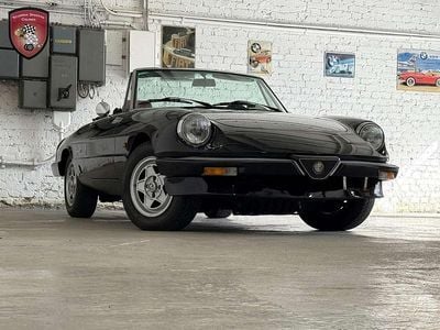 Gebraucht Alfa Romeo Spider 126 PS (92 kW) 1985 Schwarz Cabrio