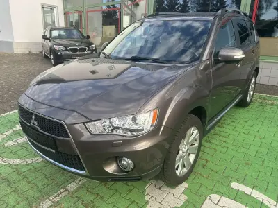 Gebraucht Mitsubishi Outlander 156 PS (114 kW) 2012 Granitbraun (m) SUV