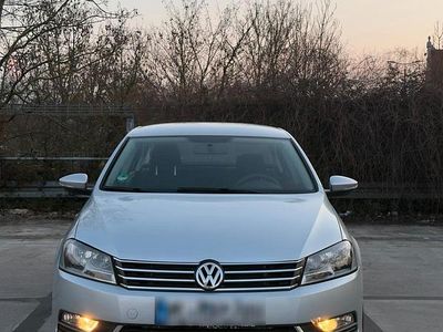 Gebraucht VW Passat 122 PS (89 kW) 2011 Grau Limousine